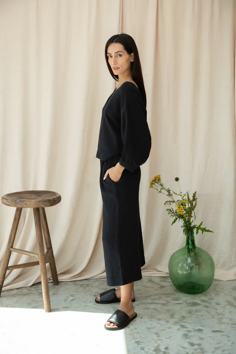 Ivy Organic Cotton Cheesecloth Top in Black 4