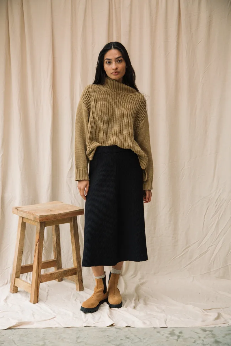 Mio Organic Cotton Knitted Skirt in Black 2