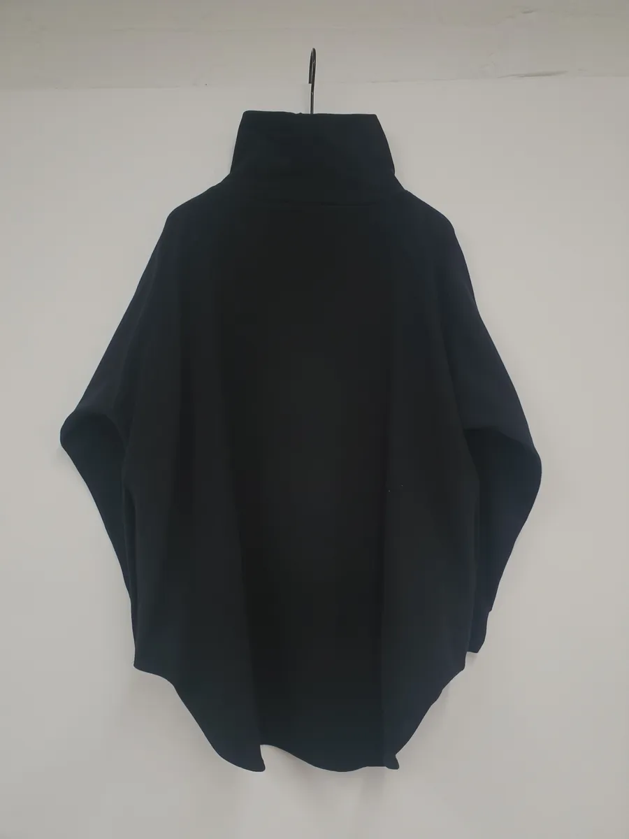 Nara Organic Cotton Felpe Sweatshirt in Black 2