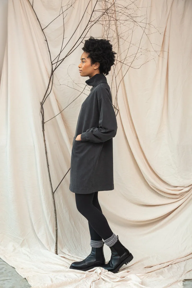 Tricia Organic Cotton Felpe Dress in Charcoal Stonewash 3