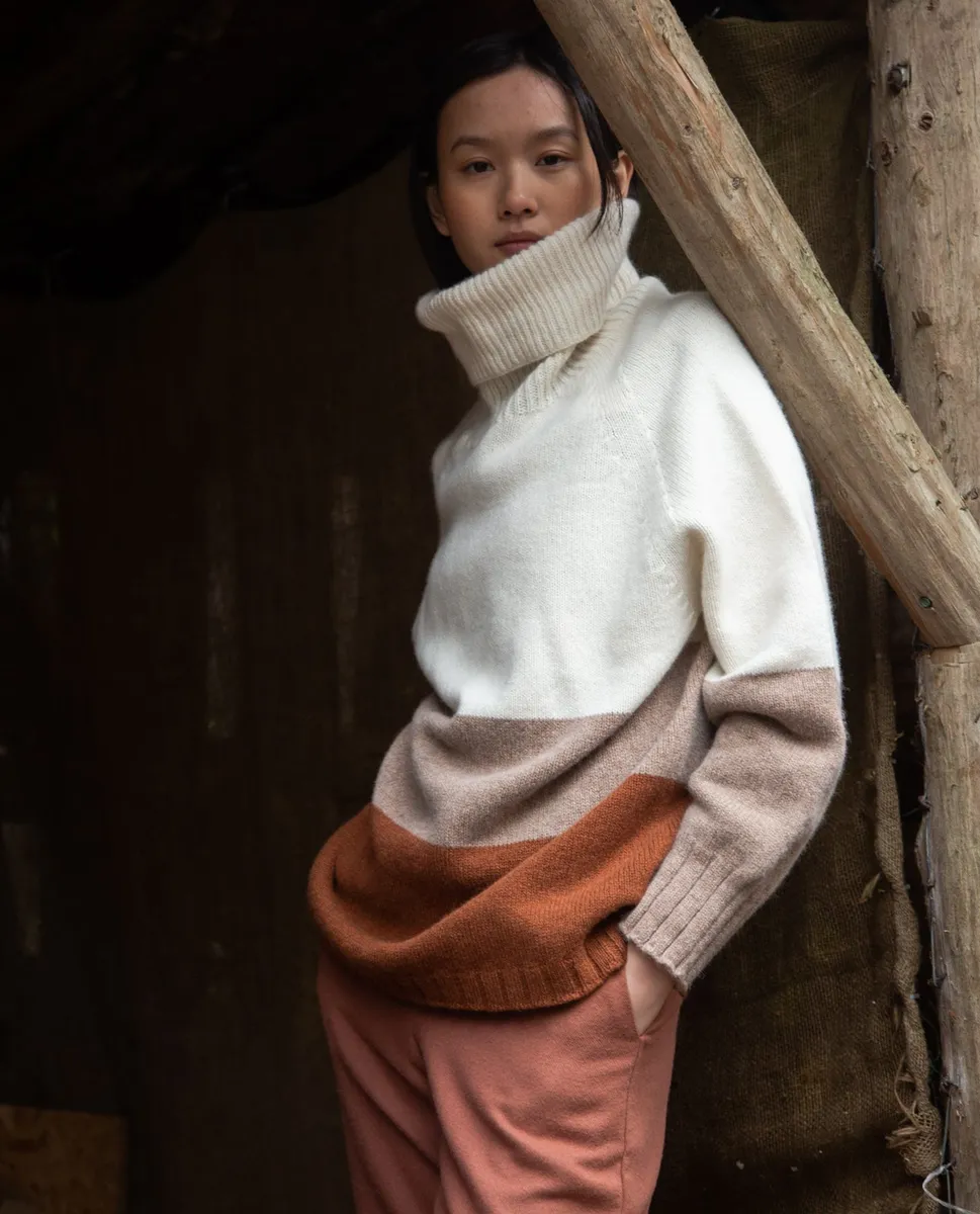 Wendi-Sue Lambswool Colour Blocked Knitted Jumper in Ecru 2