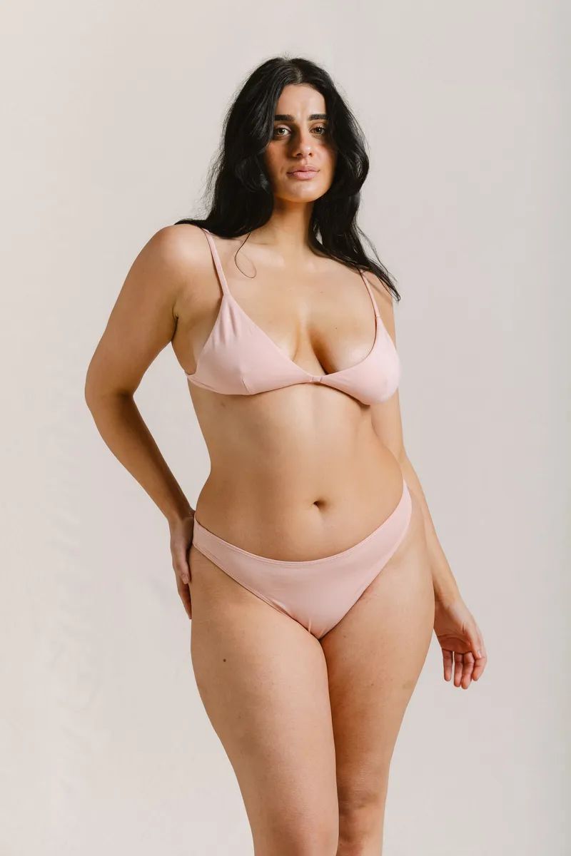 Luana Thong Petal 4