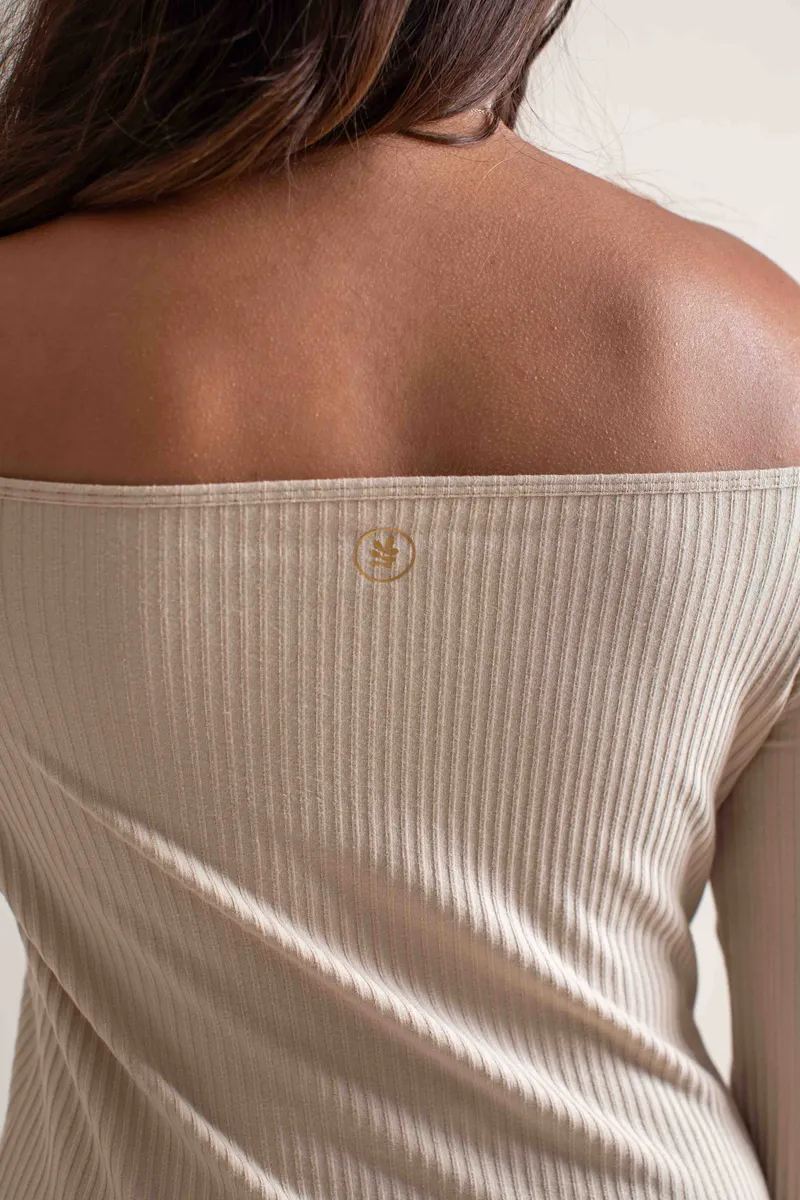 Serena Longsleeve Sandstone 4