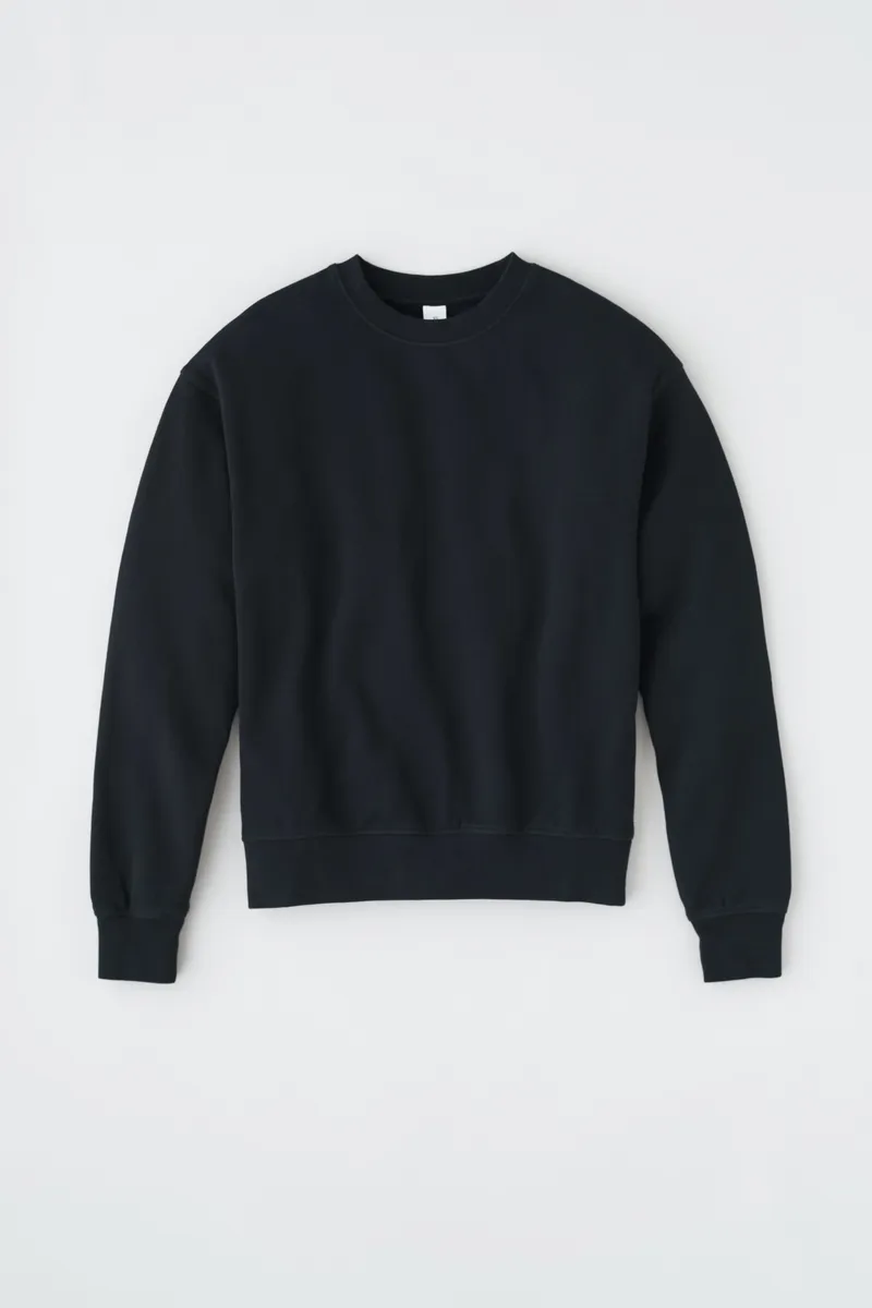Essential Sweatshirt in Black 5