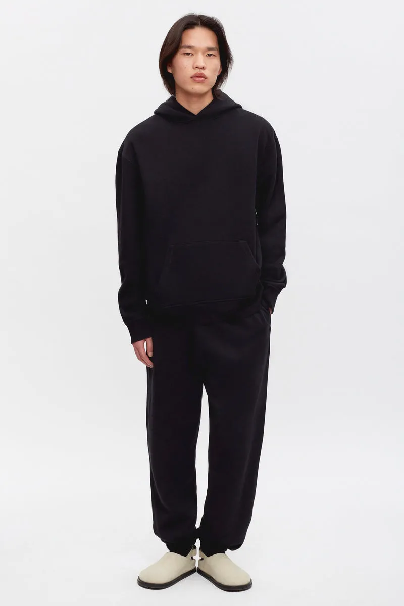 Essential Sweatshirt in Black 7