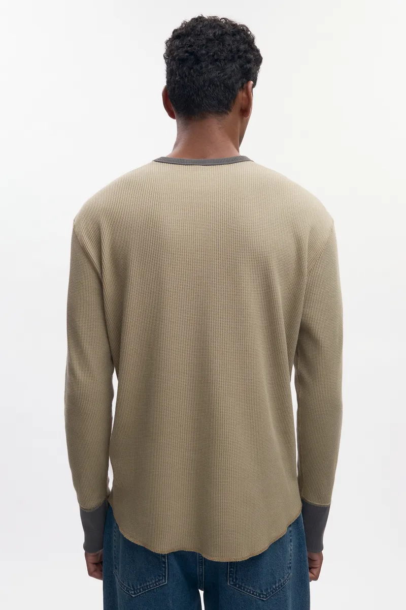 Men's Atlas Waffle Longsleeve in Desert/Beluga 4