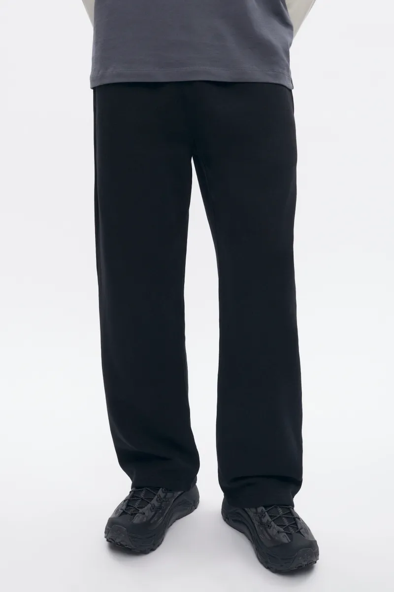 Men's Essential Straight Sweatpant in Black 2