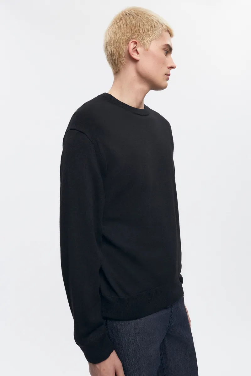 Men's Fine Merino Crewneck Sweater in Black 3