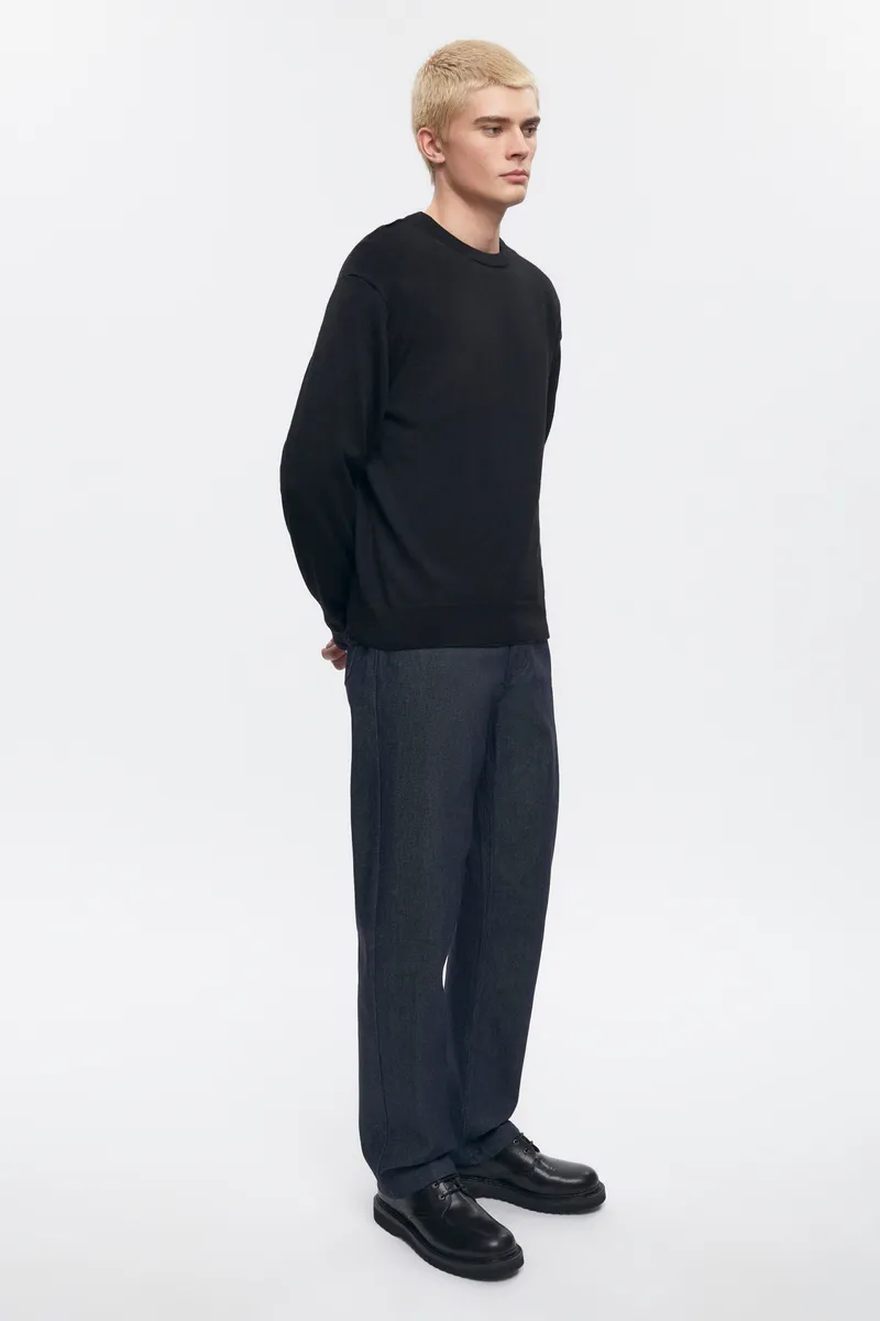 Men's Fine Merino Crewneck Sweater in Black 5