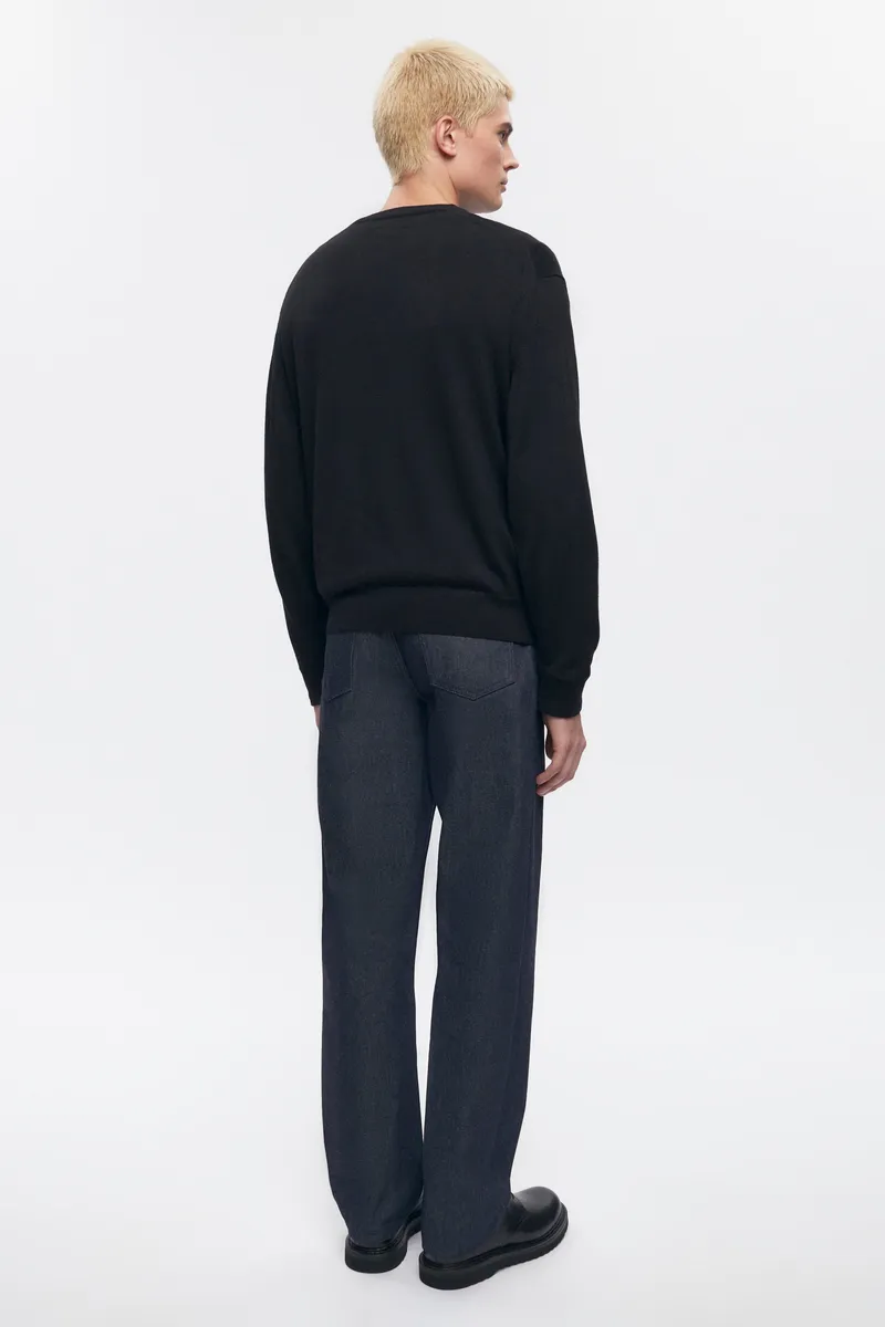 Men's Fine Merino Crewneck Sweater in Black 6