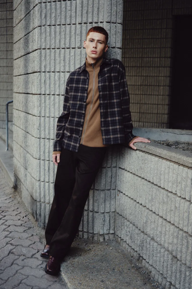 Men's Lightweight Zip Sweater in Otter 2