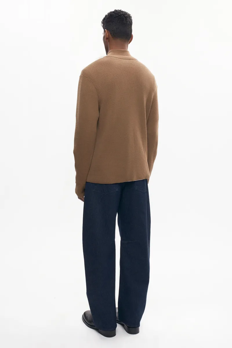 Men's Lightweight Zip Sweater in Otter 7