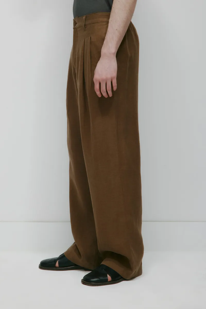 Men's Sila Linen Trouser in Teak 4