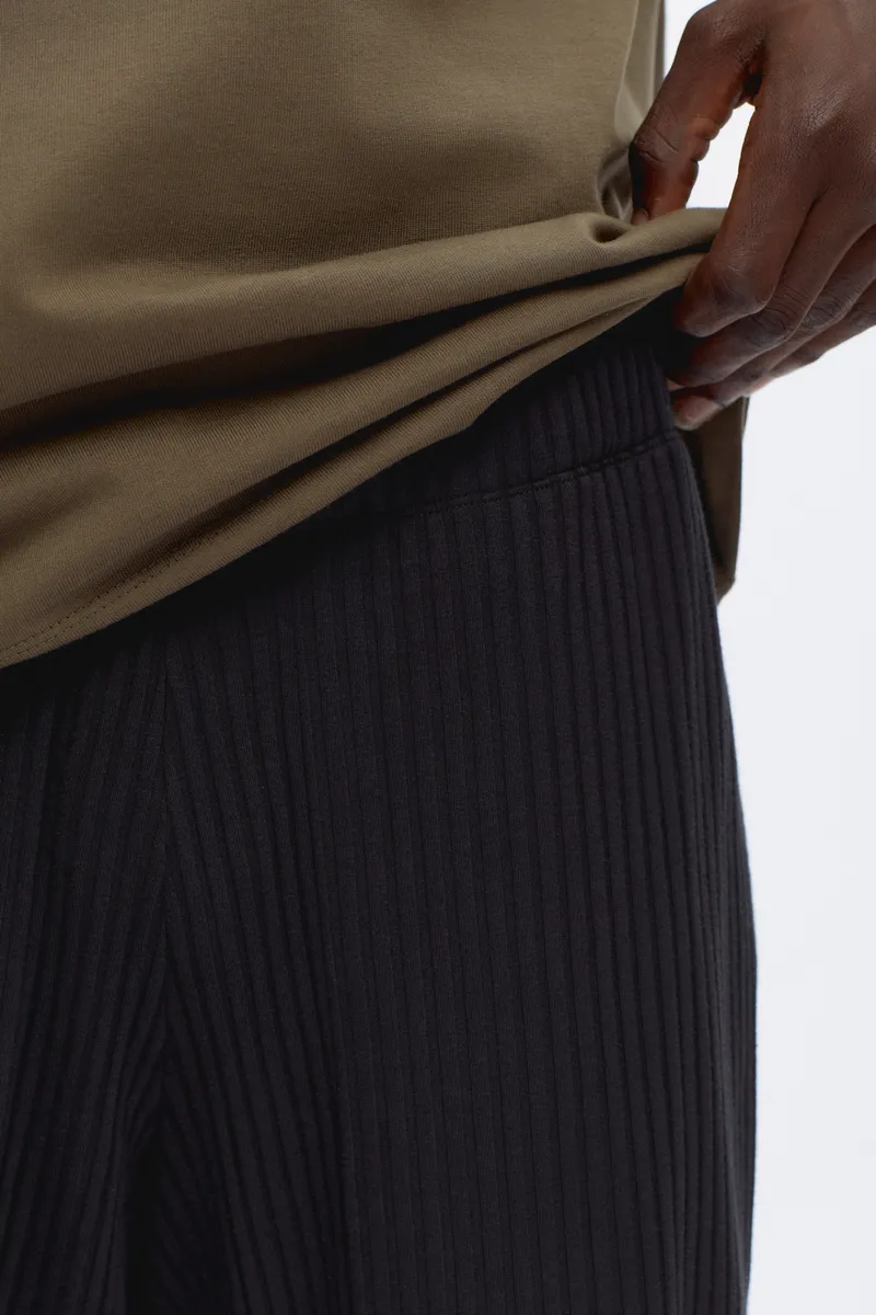 Nile Rib Pant in Black 4