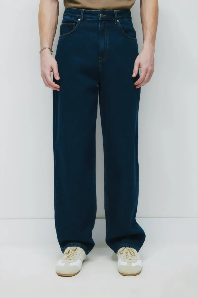 Antifit Denim in Dark Wash 3