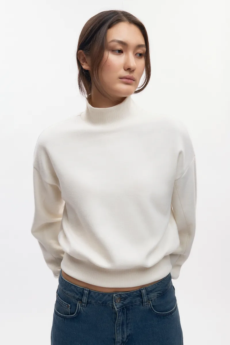 Women's Cozy Turtleneck in Marshmallow