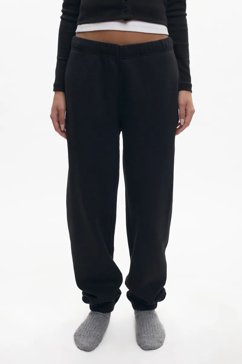 Women's Essential Sweatpant in Black 2