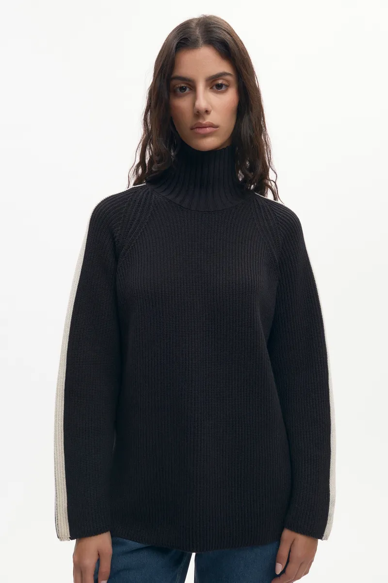 Women's Farah Turtleneck in Black/Marshmallow