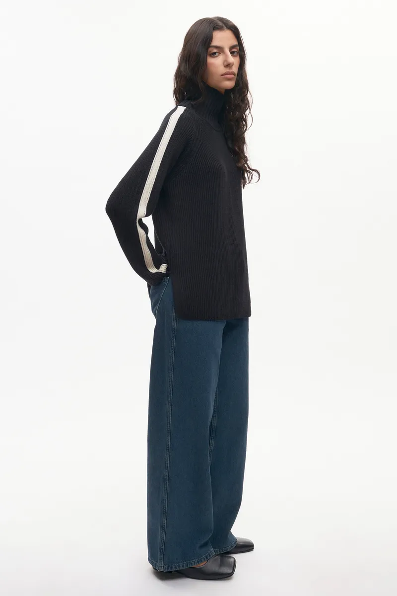 Women's Farah Turtleneck in Black/Marshmallow 2