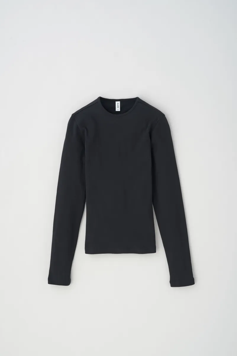 Women's Fitted Longsleeve in Black 5