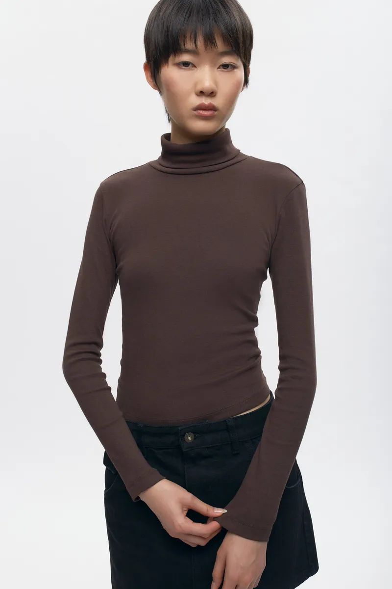 Women's Fitted Turtleneck in Coffee Bean