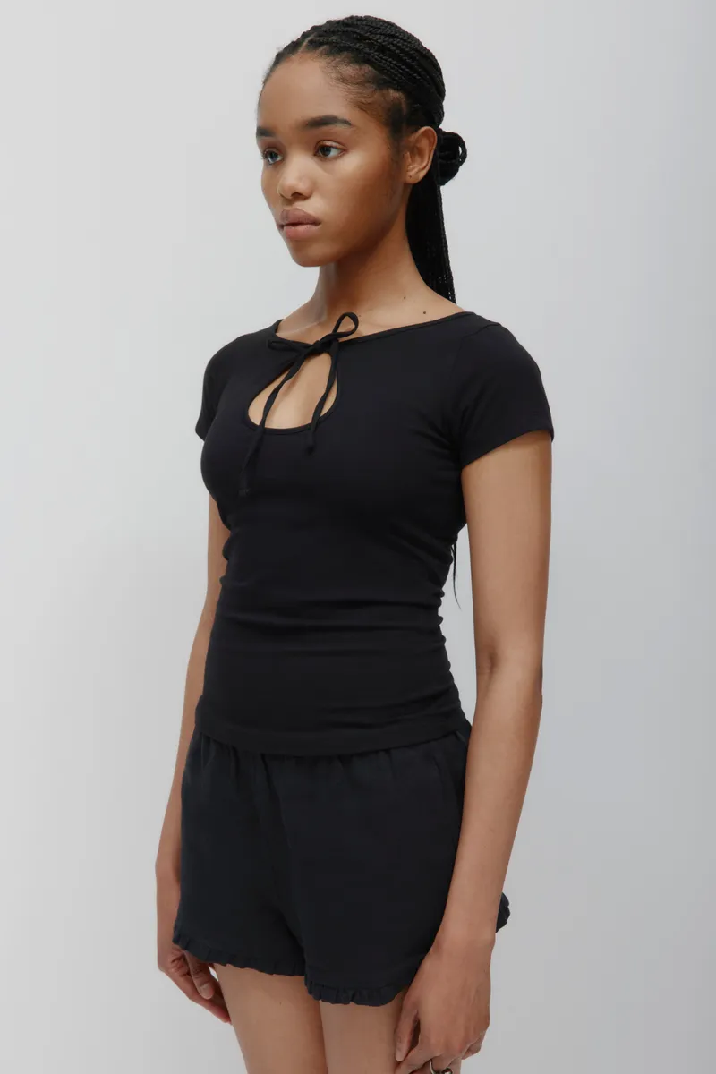 Women's Layn Keyhole Tee in Black 3