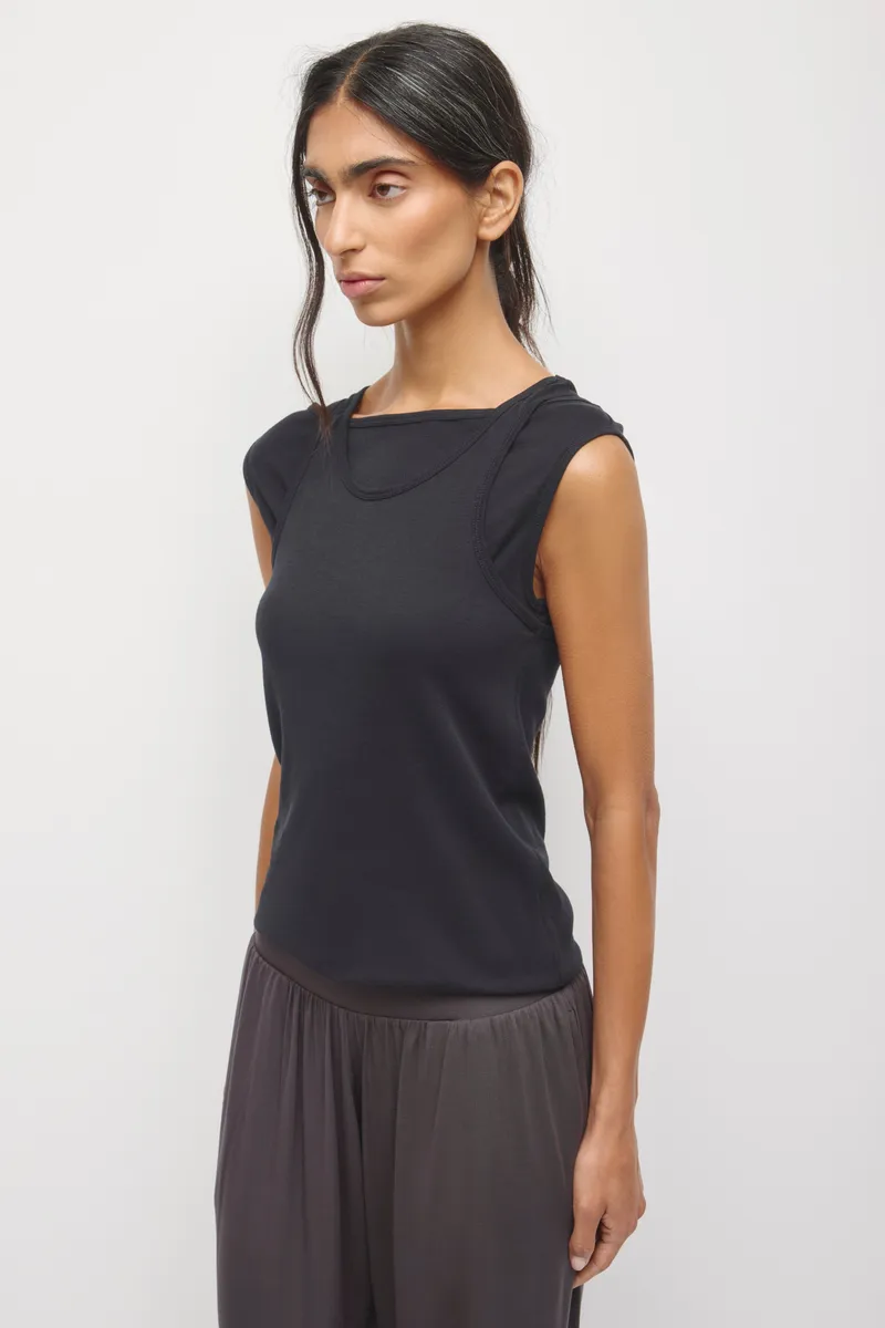 Women's Nawa Convertible Tank in Black 3