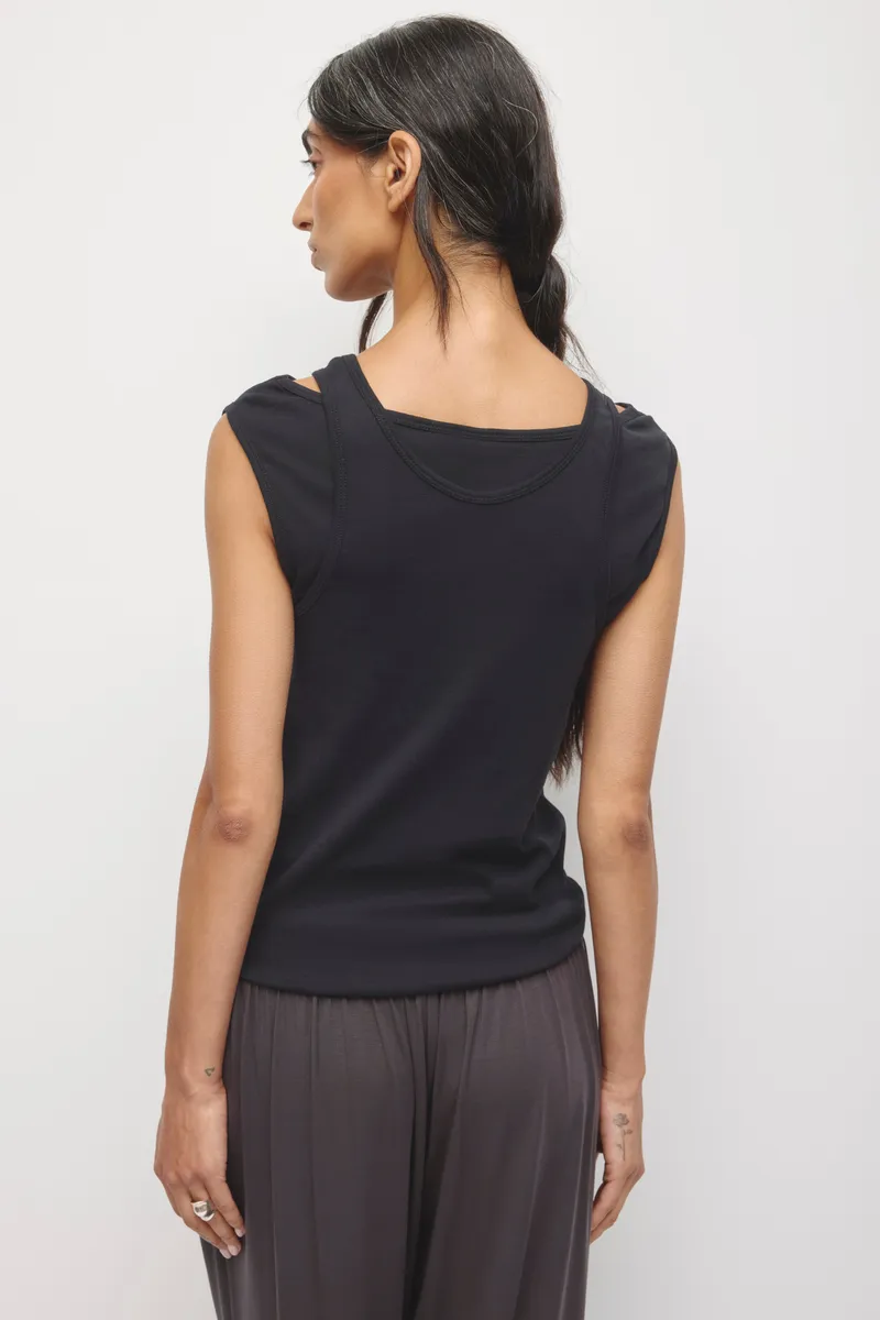 Women's Nawa Convertible Tank in Black 5