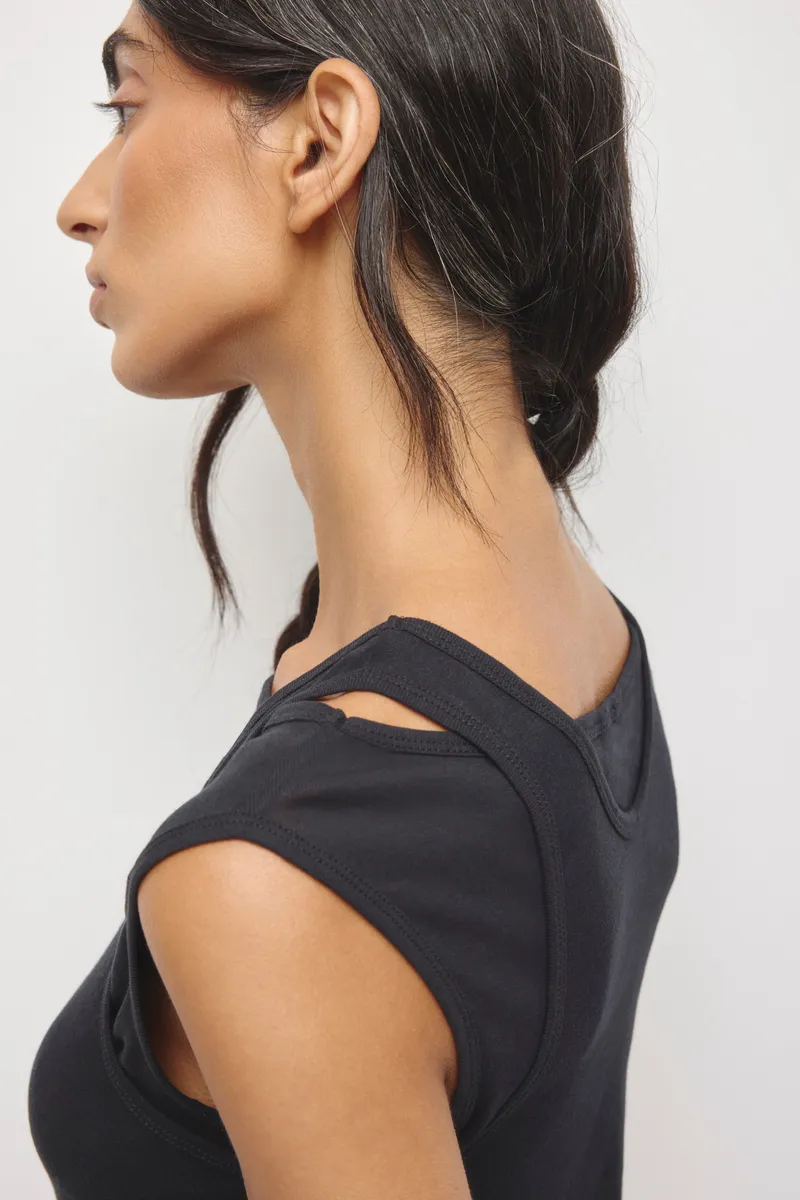 Women's Nawa Convertible Tank in Black 6