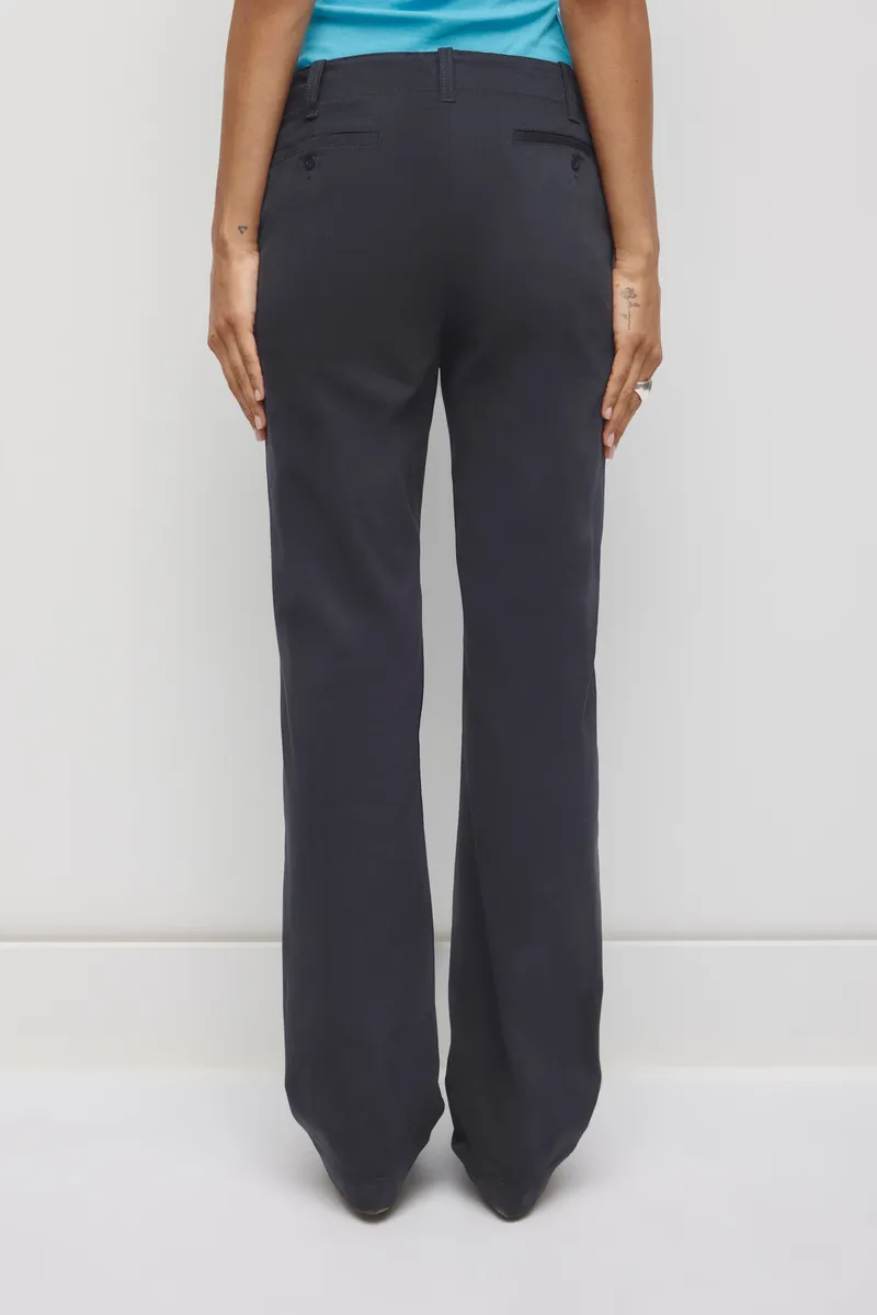 Women's Rafa Low rise Twill Pant in Deep Ocean 4