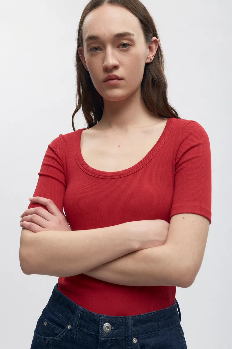 Women's Set Crew in Jester Red