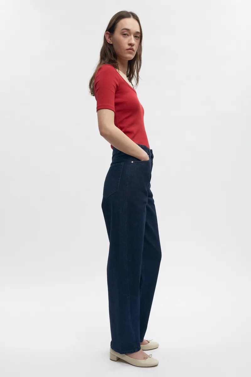 Women's Set Crew in Jester Red 2