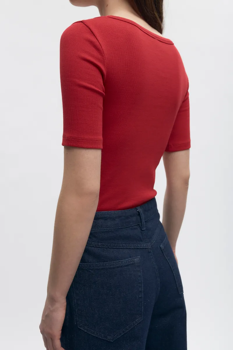 Women's Set Crew in Jester Red 3