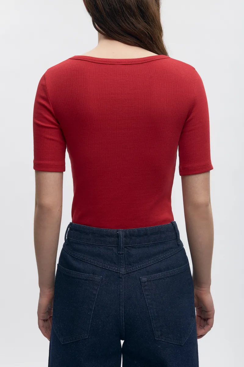 Women's Set Crew in Jester Red 4