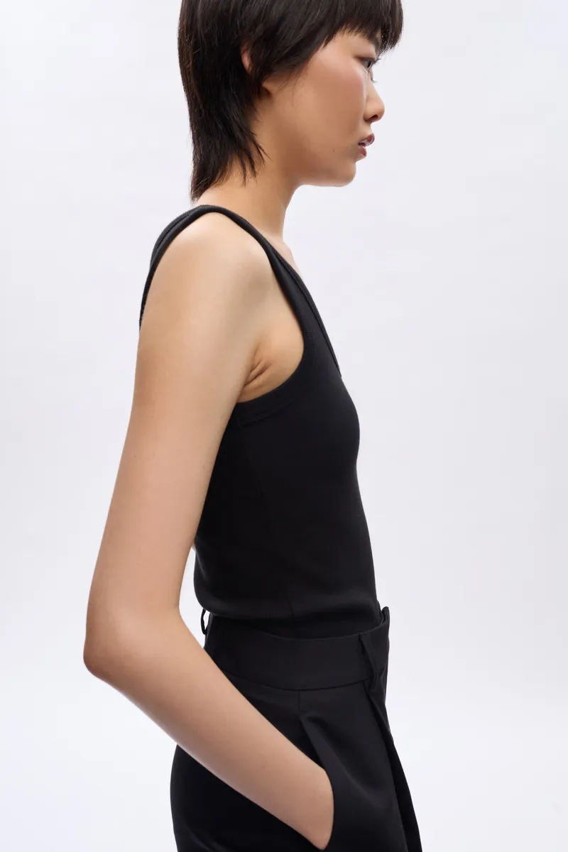 Women's Set Tank in Black 3