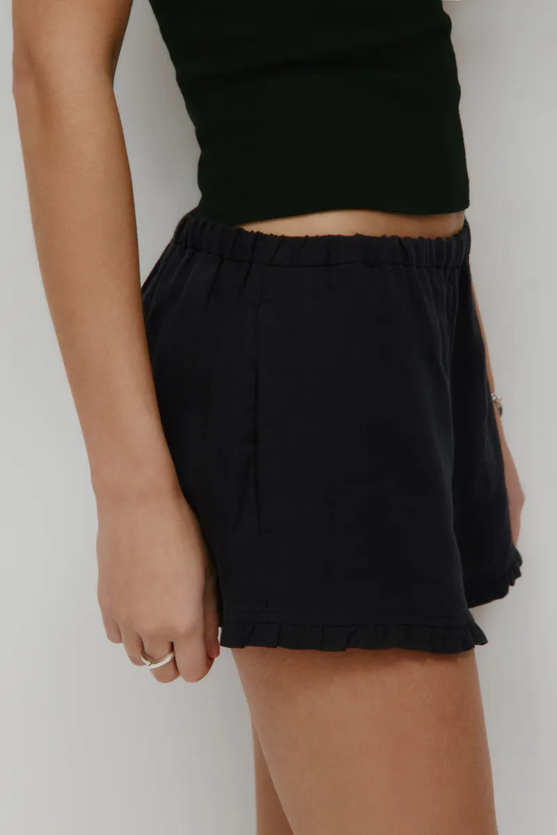 Women's Sila Linen Short in Black 2