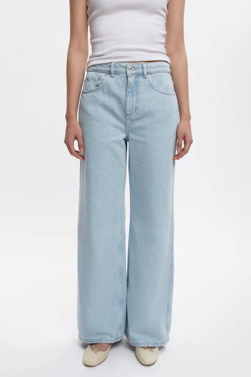 Women's Sinai Denim in Light Wash 3