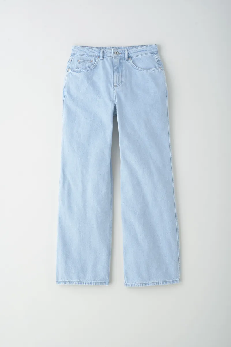 Women's Sinai Denim in Light Wash 5
