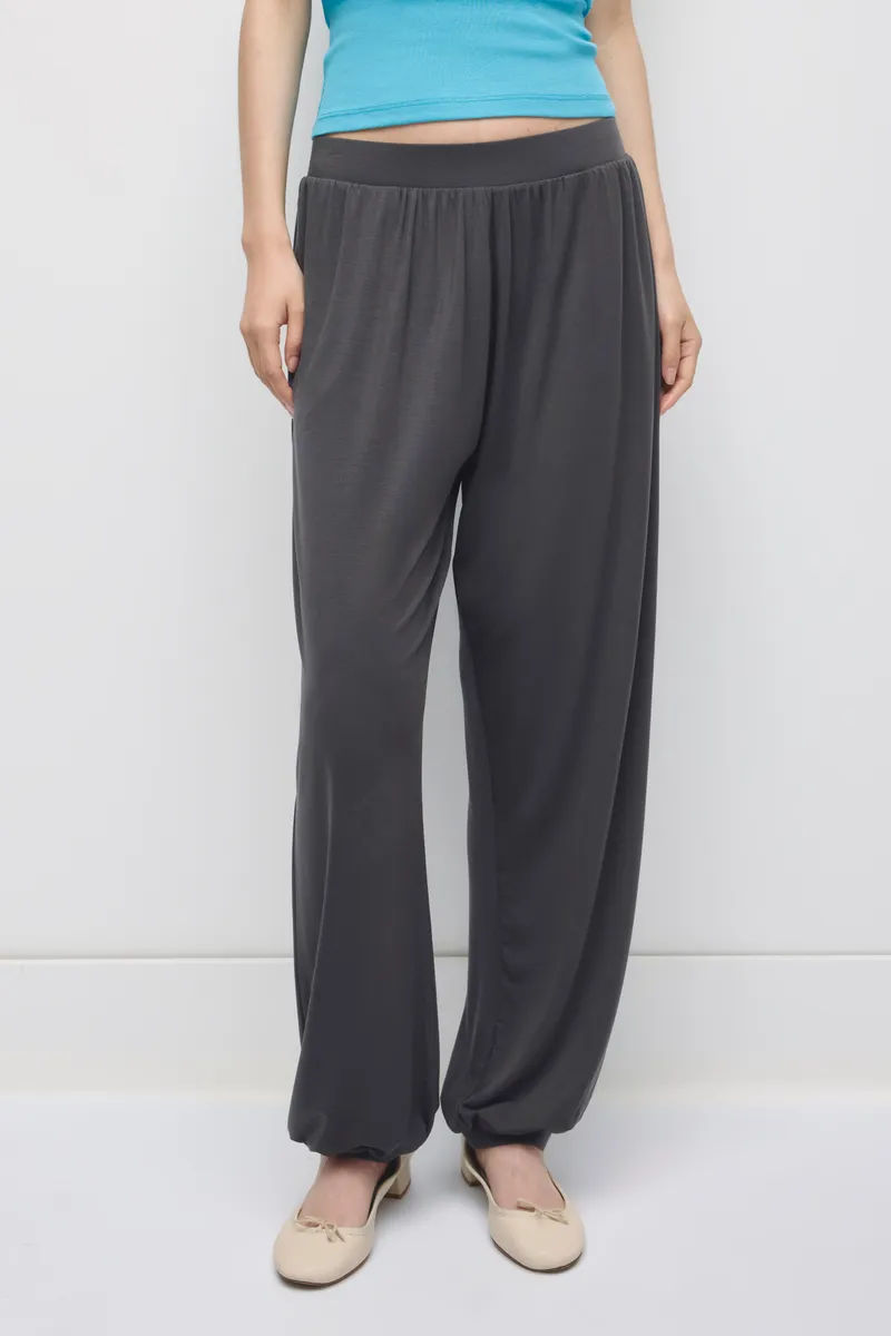 Women's Yazi Balloon Pant in Charcoal 3
