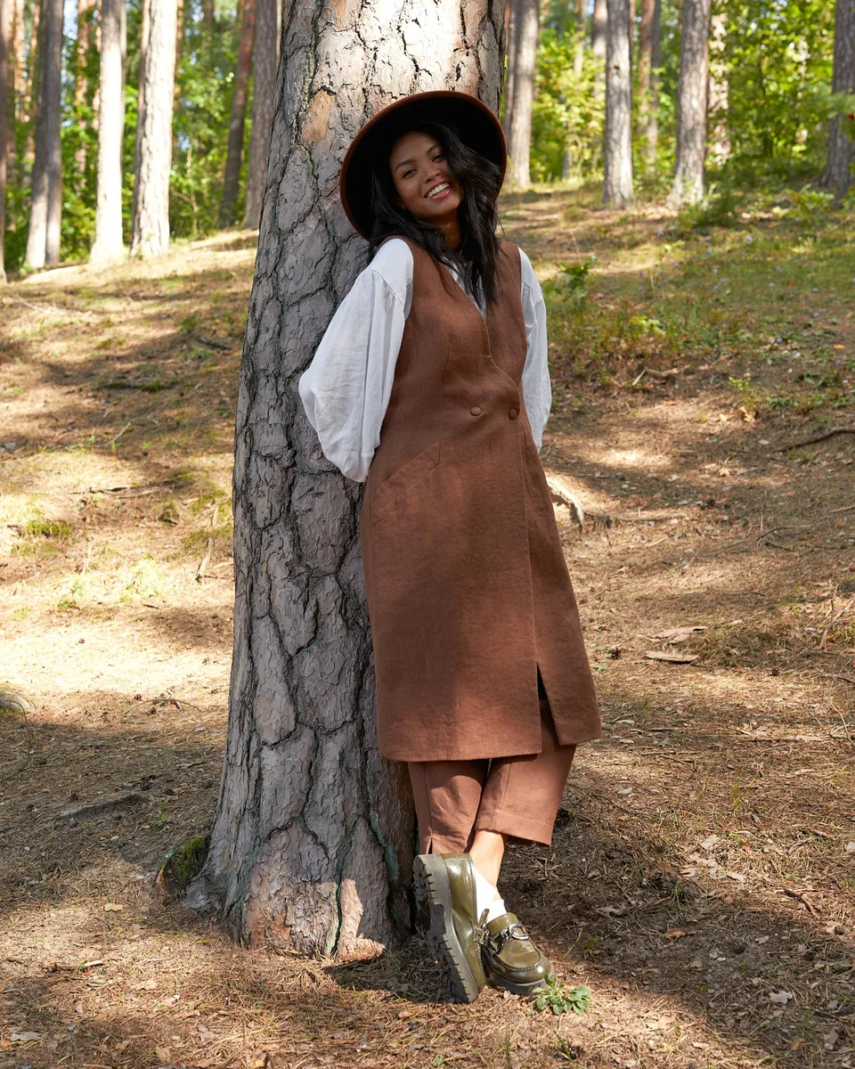 Linen long waistcoat ORISTANO in Cacao brown 3
