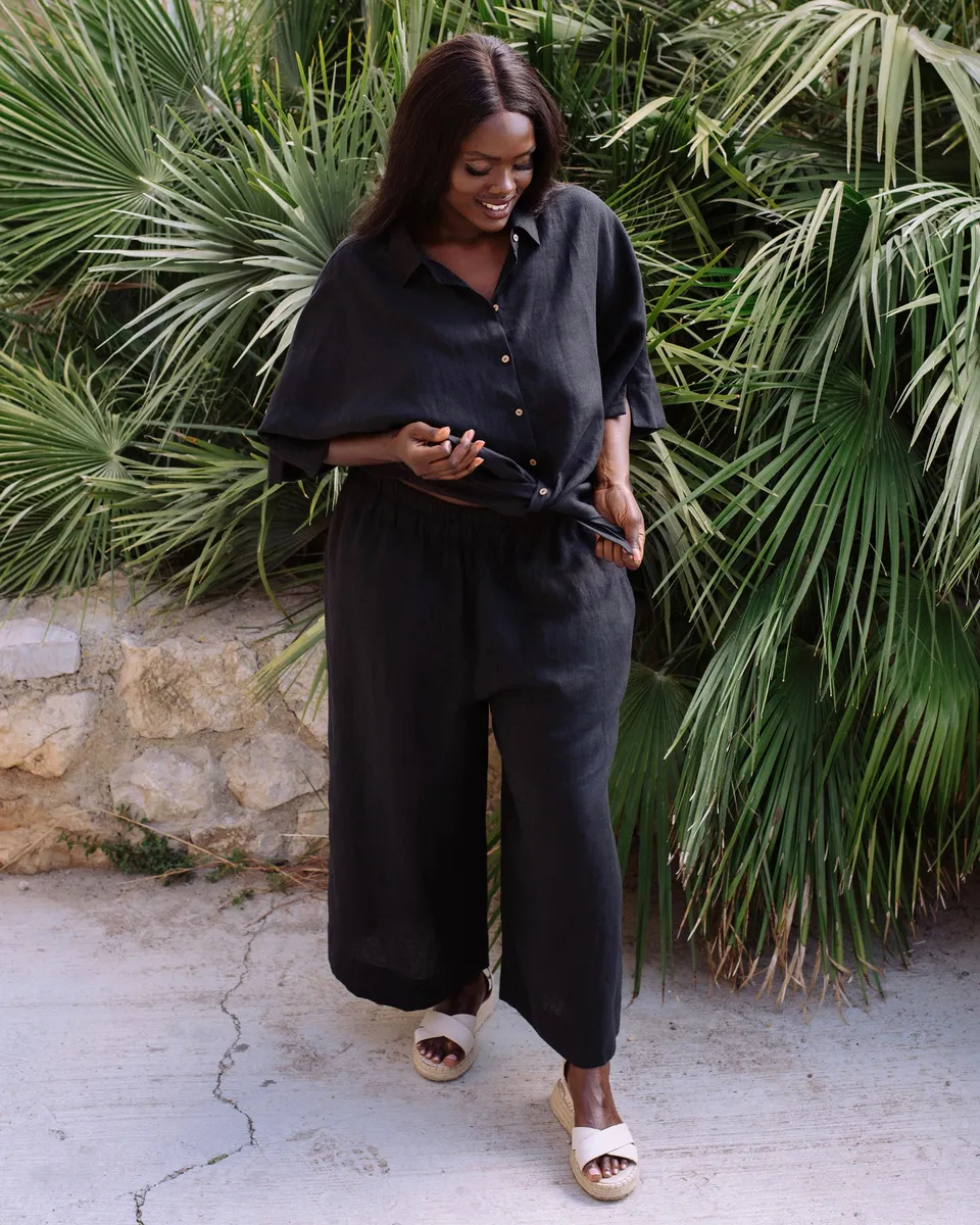 Short-sleeved linen top CABRERA in Black 3