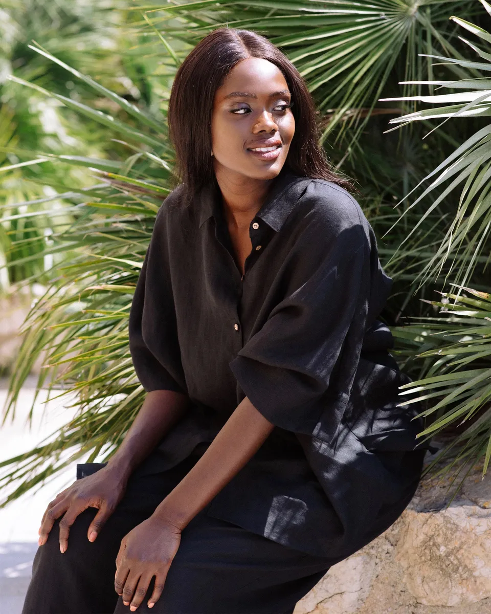 Short-sleeved linen top CABRERA in Black 5