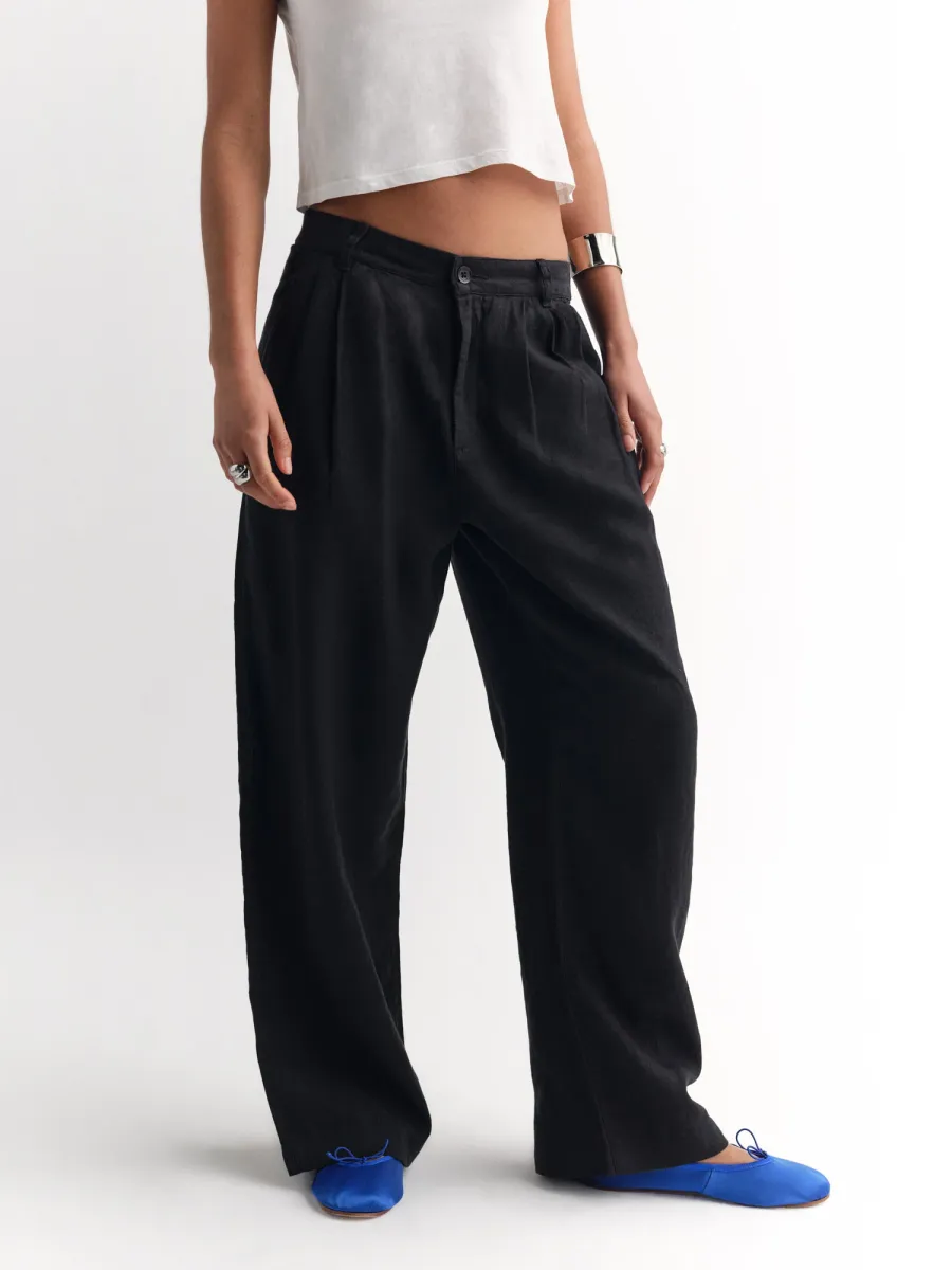 Organic Linen Pleated Pant 3