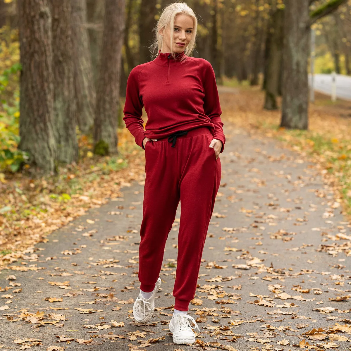 Women's 250 Merino Sweatpants Royal Cherry 8
