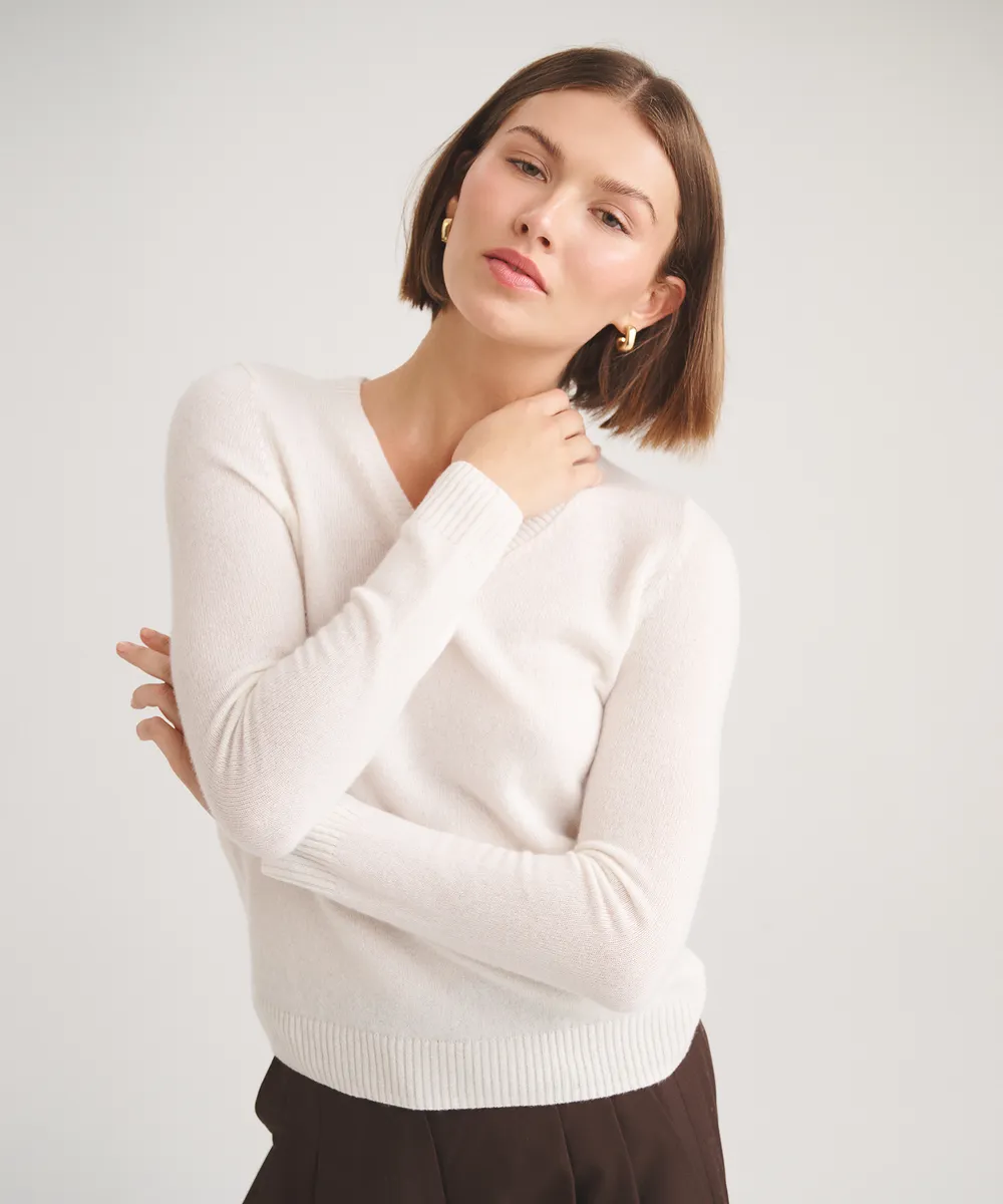 Basic Cashmere V-Neck Sweater  2