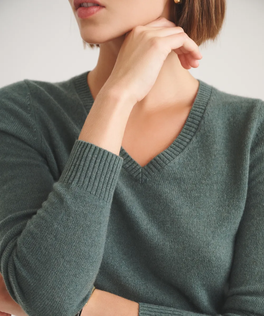 Basic Cashmere V-Neck Sweater  22