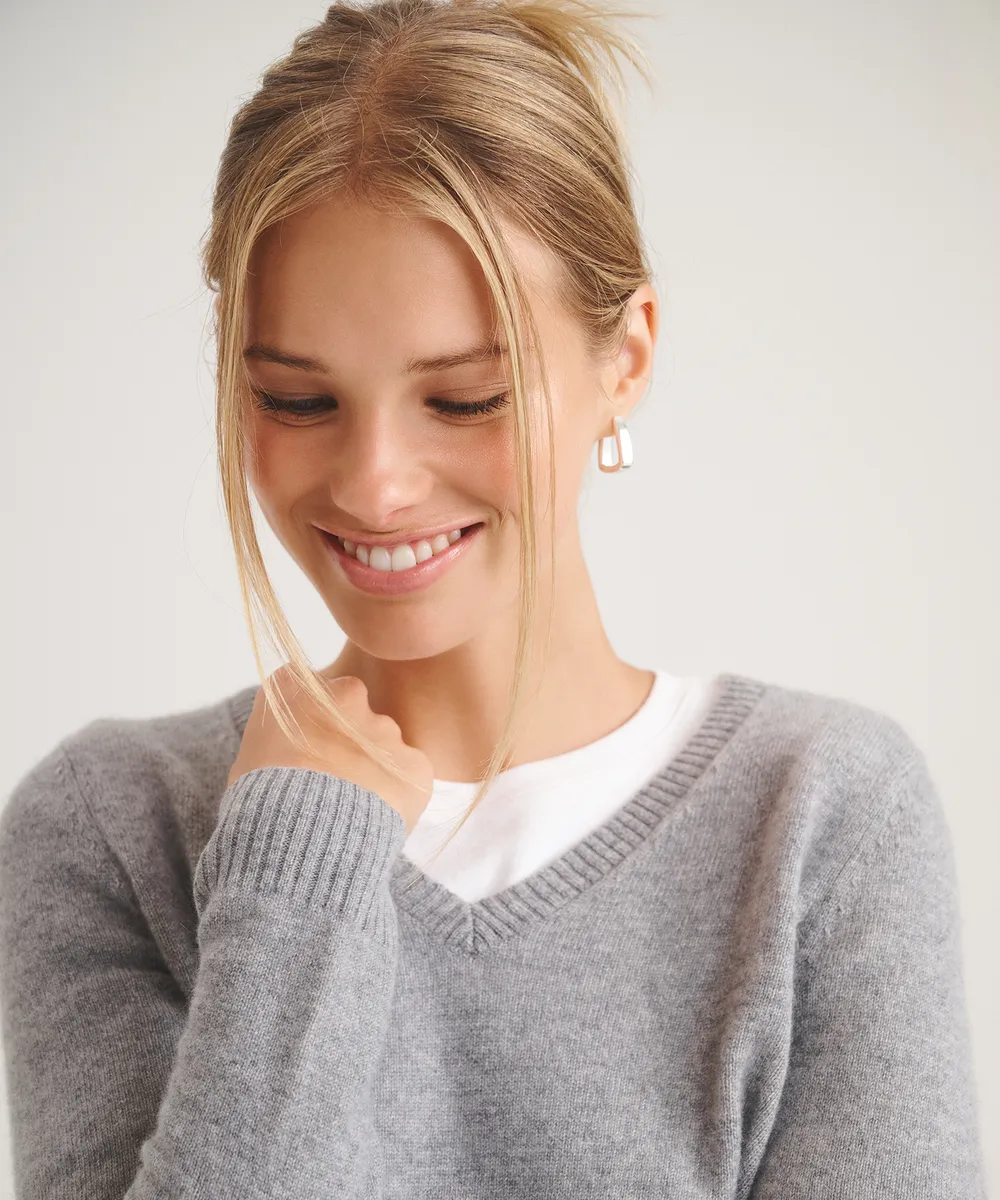 Basic Cashmere V-Neck Sweater  10