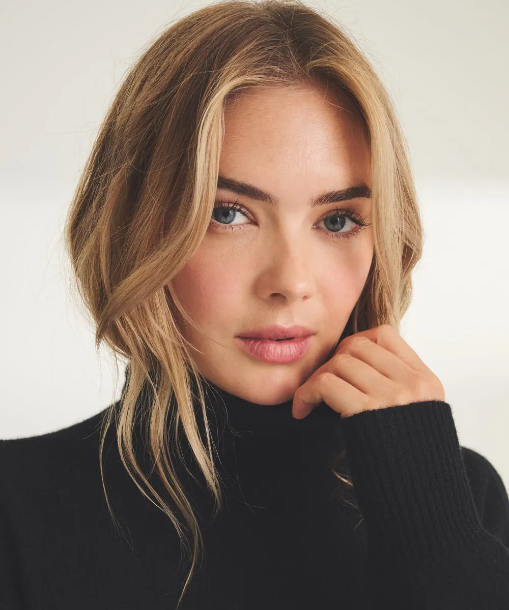 Featherweight Cashmere Turtleneck 9