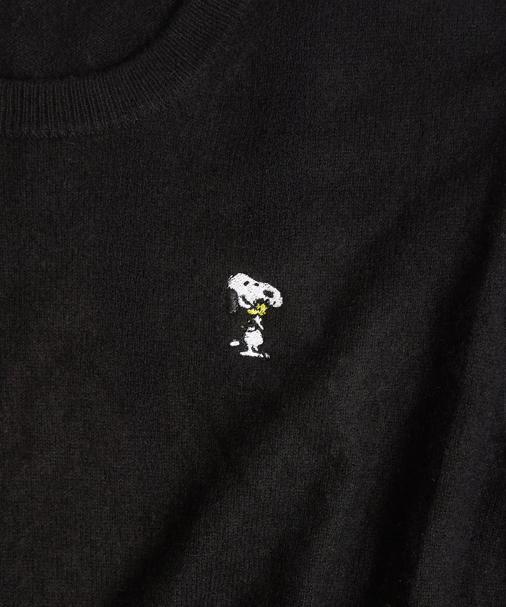 Women's Snoopy Hug Cashmere Sweater 2
