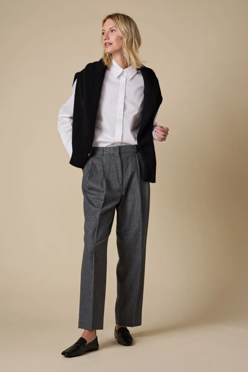 The Cashmere Signature Crew in Black 3